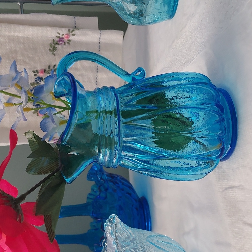 Turquoise blue ๐ Vintage glass pitcher vase with wide mouth spout - Picture 13 of 16